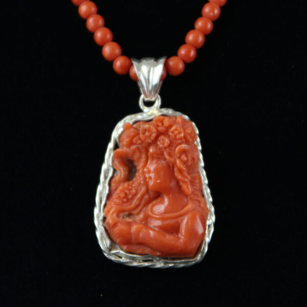 charm-cammeo-donna-in-corallo