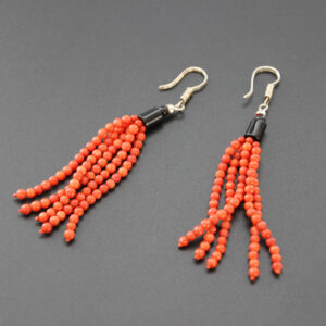 orecchini-pendenti-in-corallo-rosso-e-onice