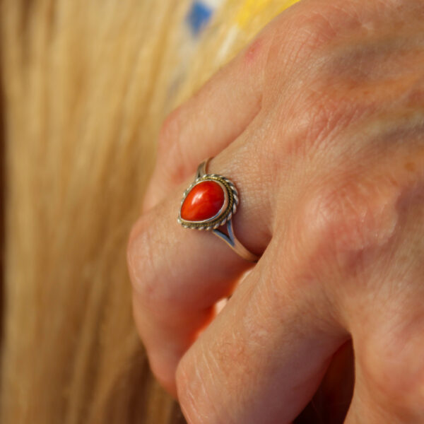anello-goccia-in-corallo-rosso-del-mediterraneo